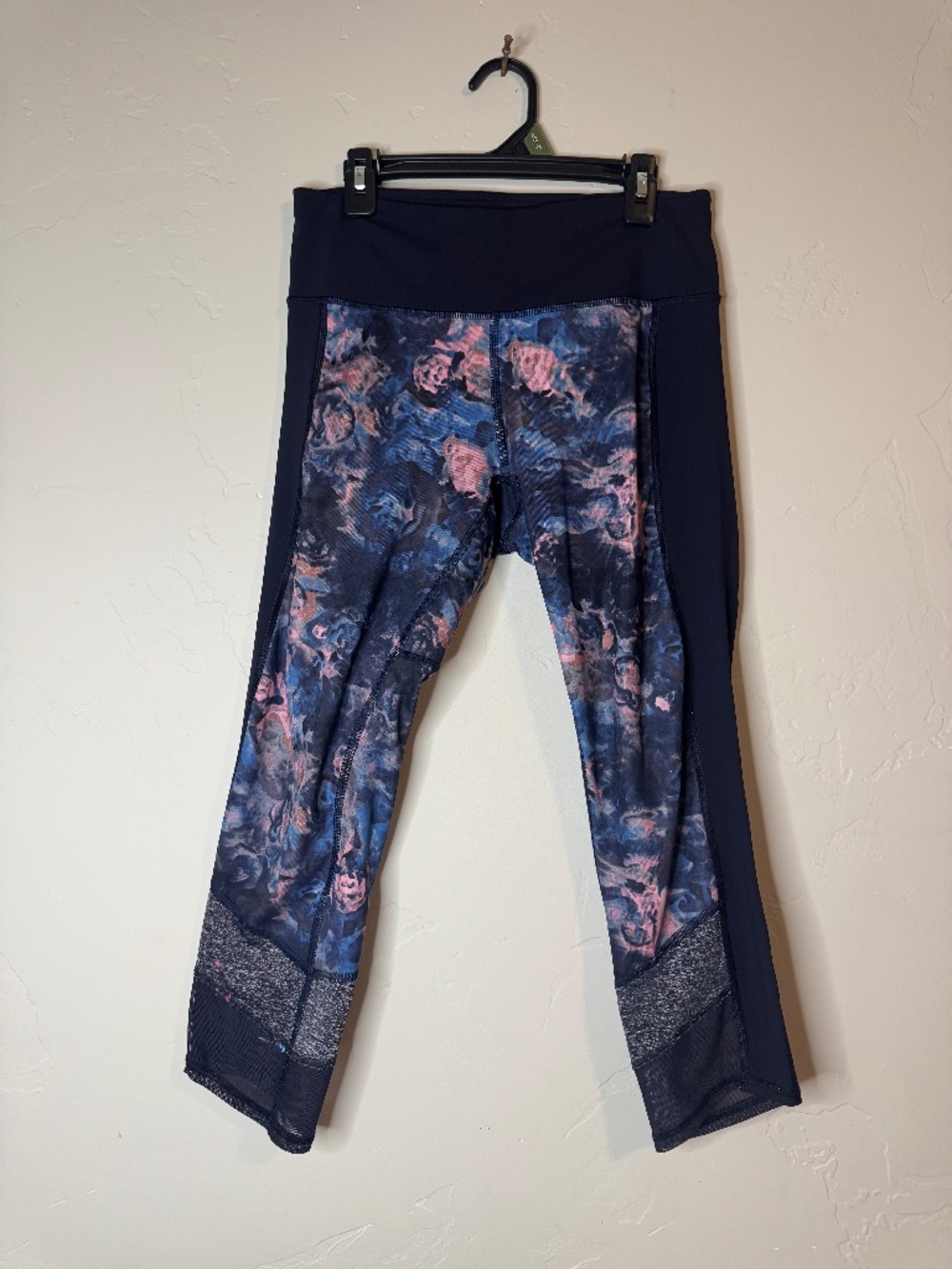 Lululemon Galaxy print, 3/4 length leggings, size 6